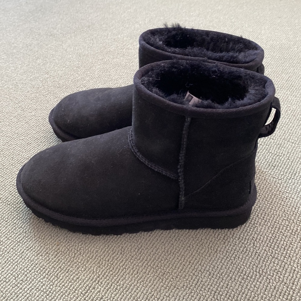 UGG - Women’s Classic Mini